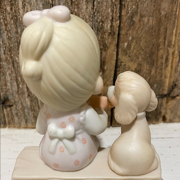 Precious Moments | 'Loving is Sharing' | 1979 | Vintage | Collectible |Figurine - Picture 13 of 13